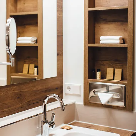 Edita فندق شايديغ