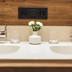 Edita Hotel 4*