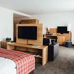 Edita Hotel 4*