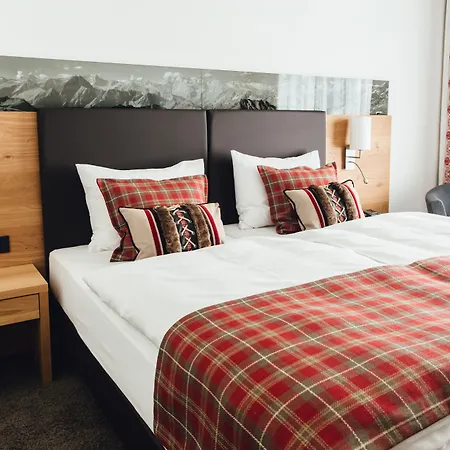 Edita Hotel 4*