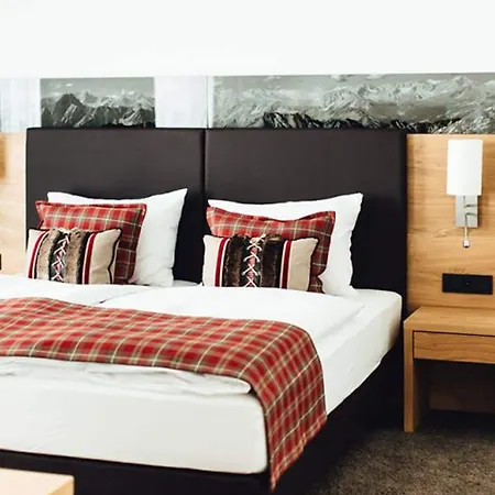 Edita Hotel 4*